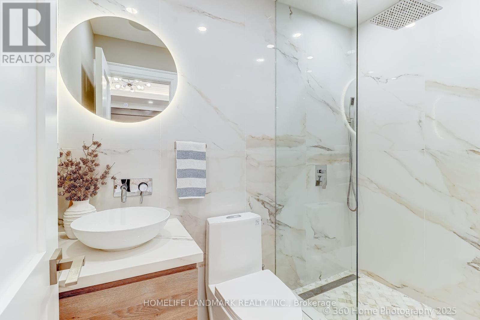 24 Evanston Drive, Toronto, ON - Indoor Photo Showing Bathroom