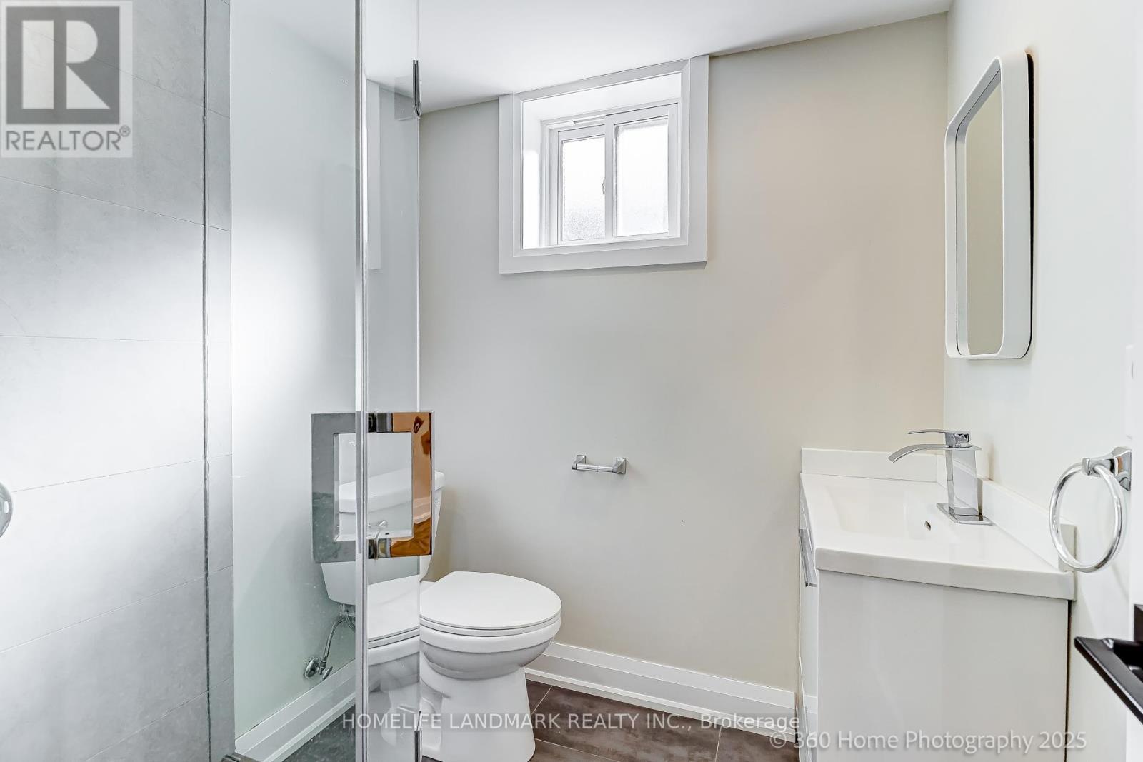 24 Evanston Drive, Toronto, ON - Indoor Photo Showing Bathroom