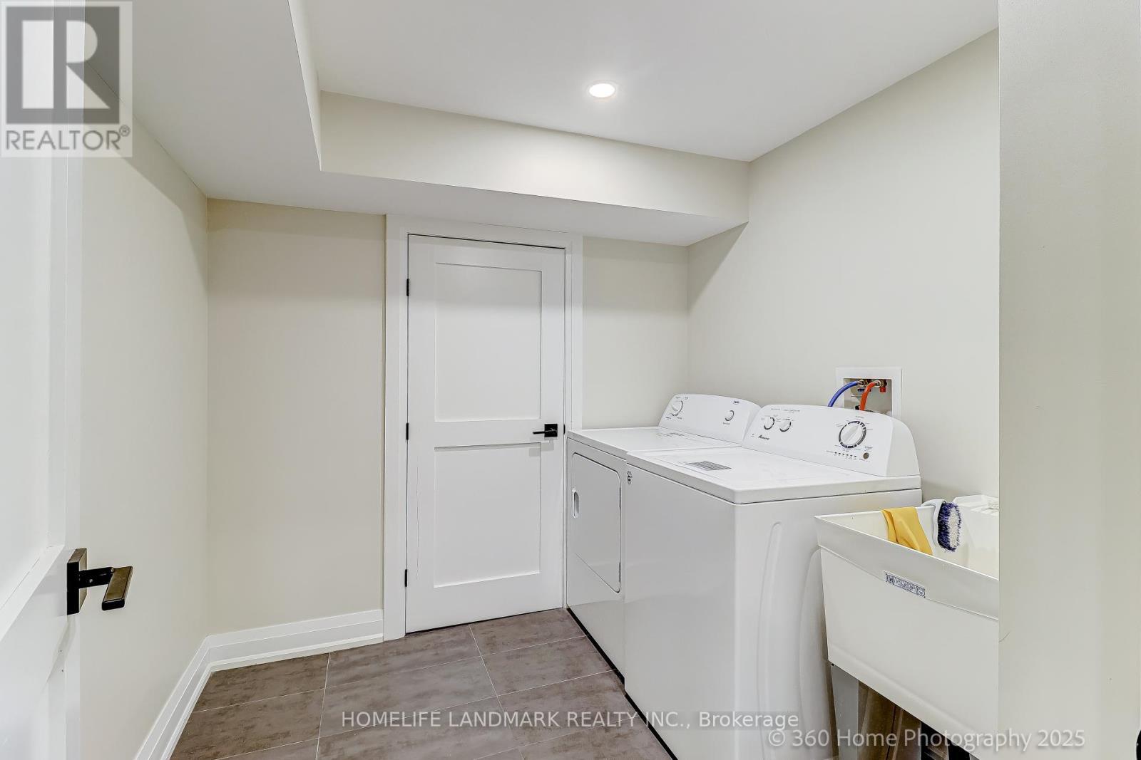 24 Evanston Drive, Toronto, ON - Indoor Photo Showing Laundry Room