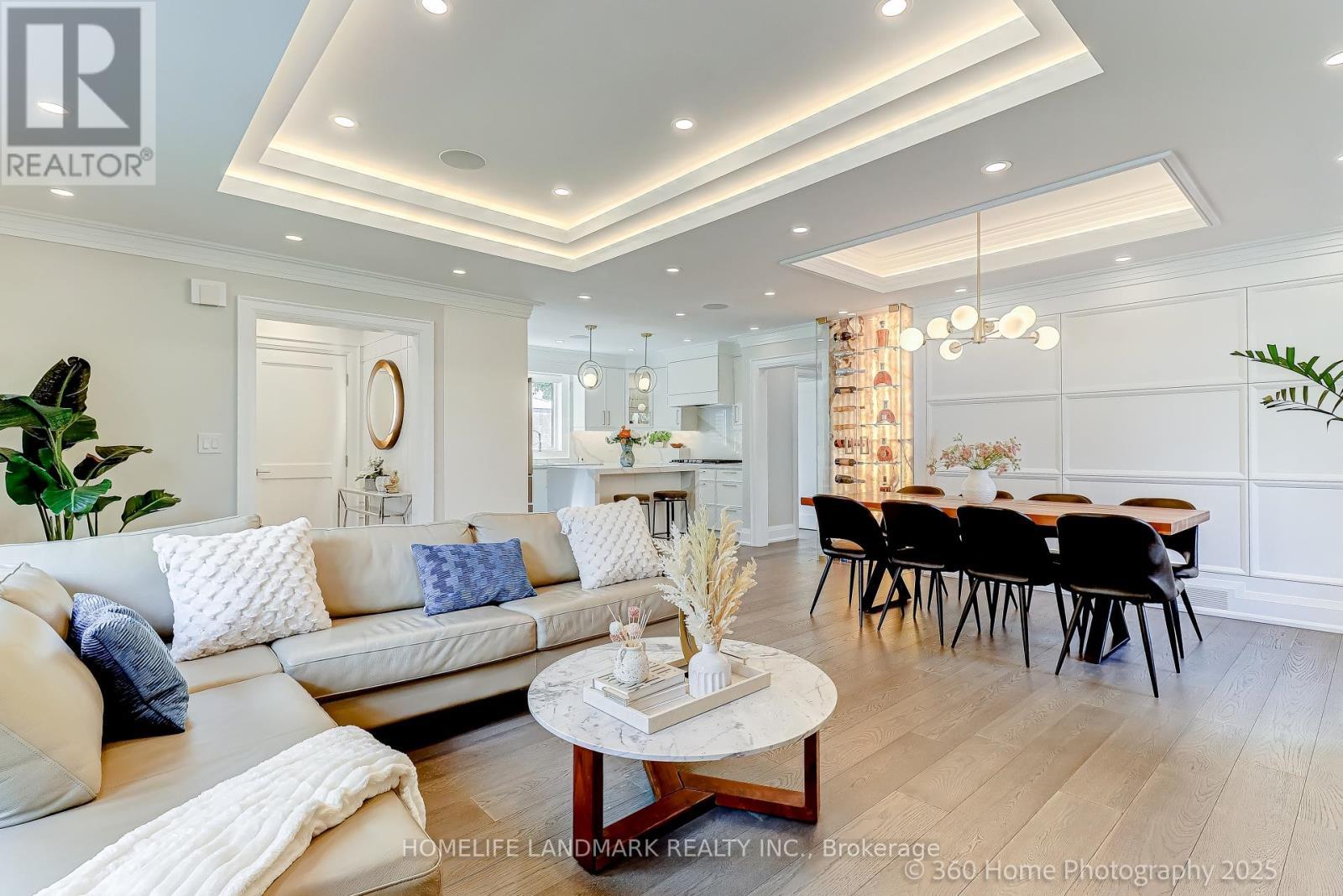 24 Evanston Drive, Toronto, ON - Indoor Photo Showing Living Room