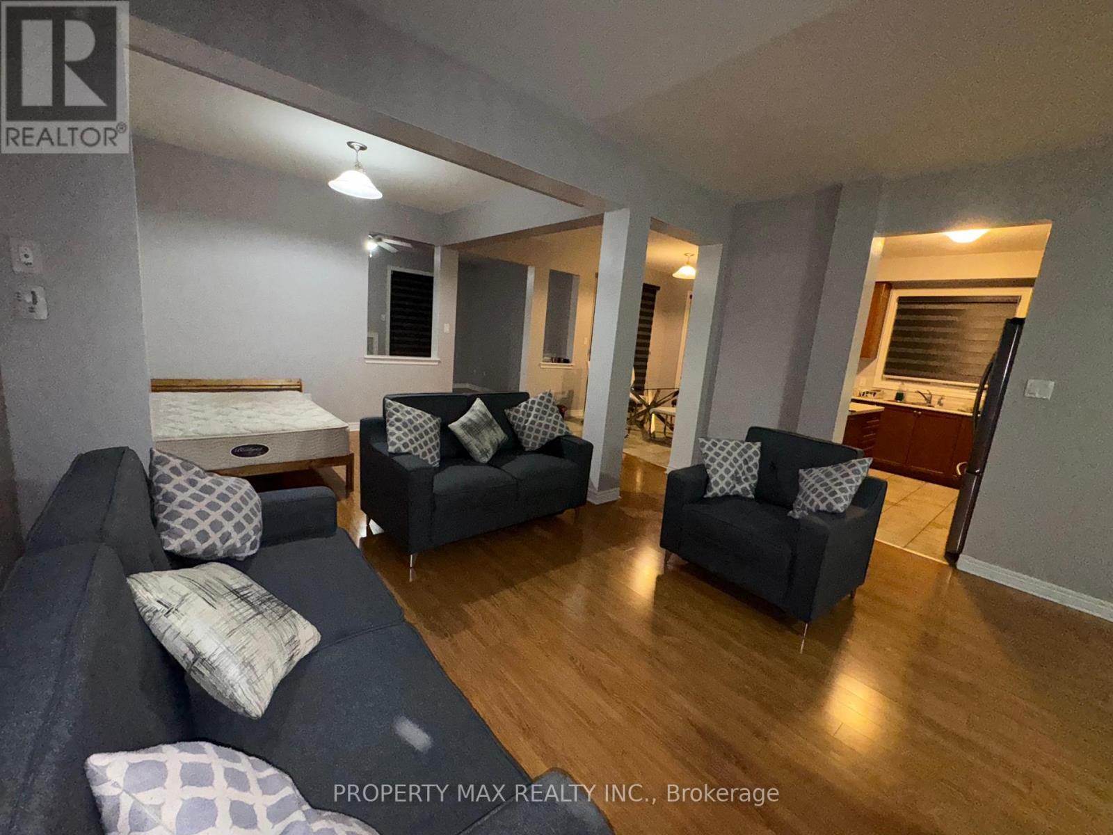 6447 Connor Crescent N, Niagara Falls, ON - Indoor Photo Showing Living Room