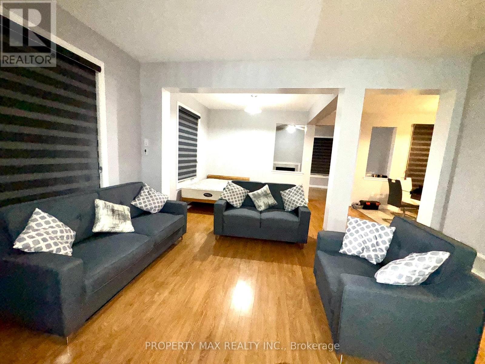 6447 Connor Crescent N, Niagara Falls, ON - Indoor Photo Showing Living Room