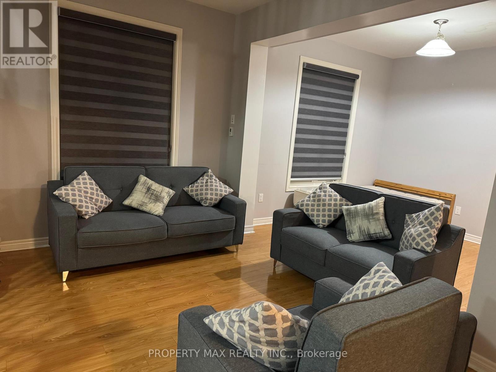 6447 Connor Crescent N, Niagara Falls, ON - Indoor Photo Showing Living Room