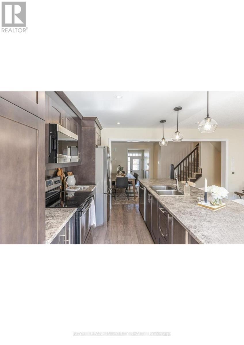 2435 River Mist Road, Ottawa, ON - Indoor Photo Showing Kitchen With Double Sink With Upgraded Kitchen