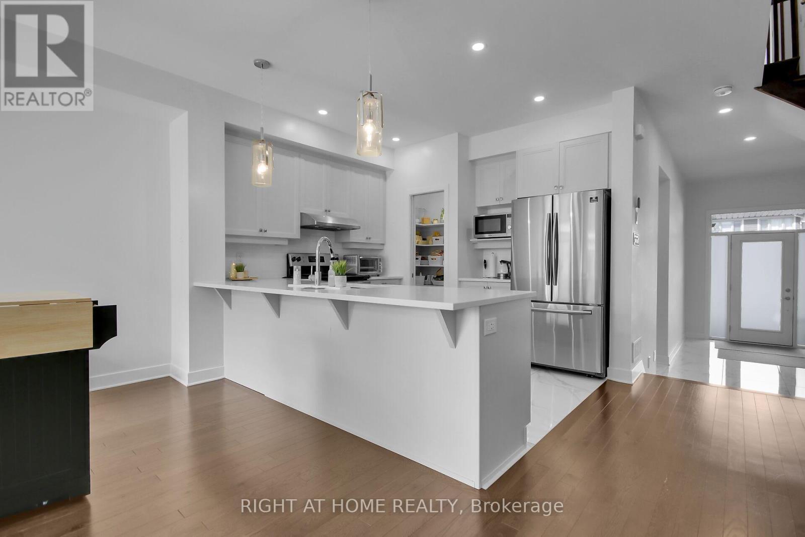 741 Twist Way, Ottawa, ON - Indoor Photo Showing Kitchen With Stainless Steel Kitchen With Upgraded Kitchen