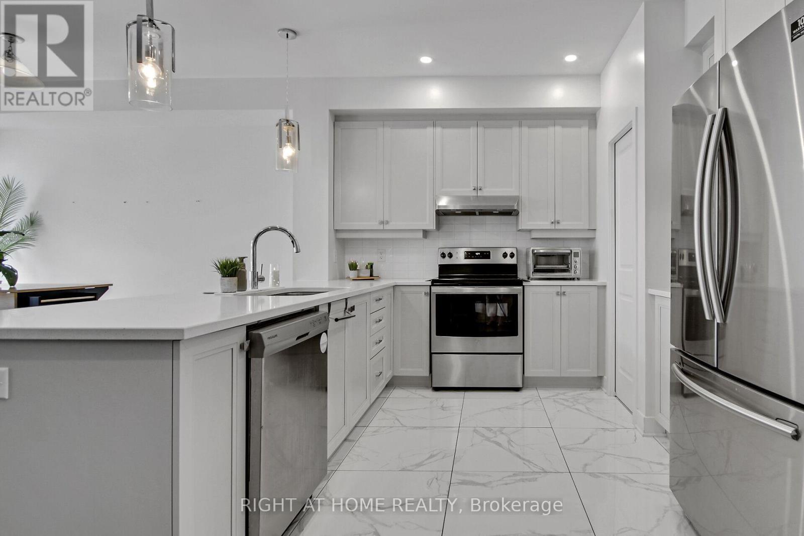 741 Twist Way, Ottawa, ON - Indoor Photo Showing Kitchen With Stainless Steel Kitchen With Upgraded Kitchen
