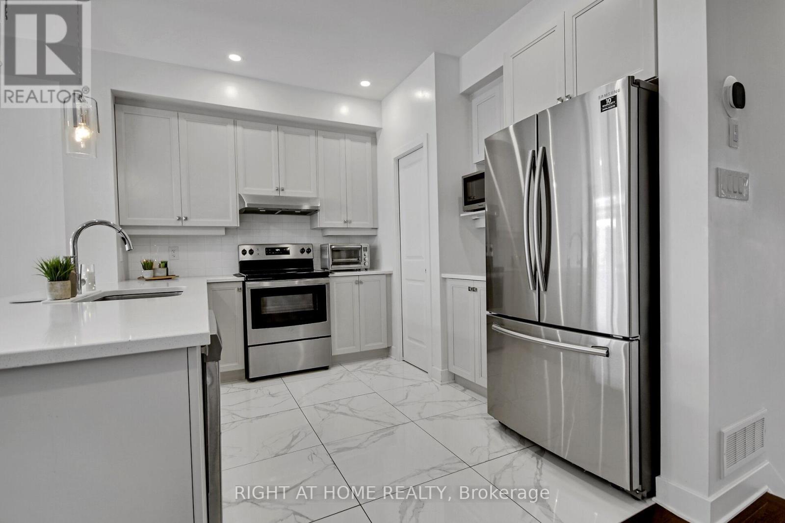 741 Twist Way, Ottawa, ON - Indoor Photo Showing Kitchen With Stainless Steel Kitchen