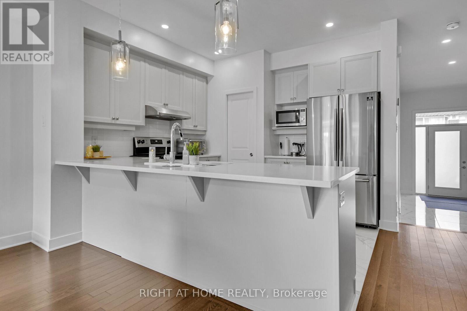 741 Twist Way, Ottawa, ON - Indoor Photo Showing Kitchen With Stainless Steel Kitchen With Upgraded Kitchen