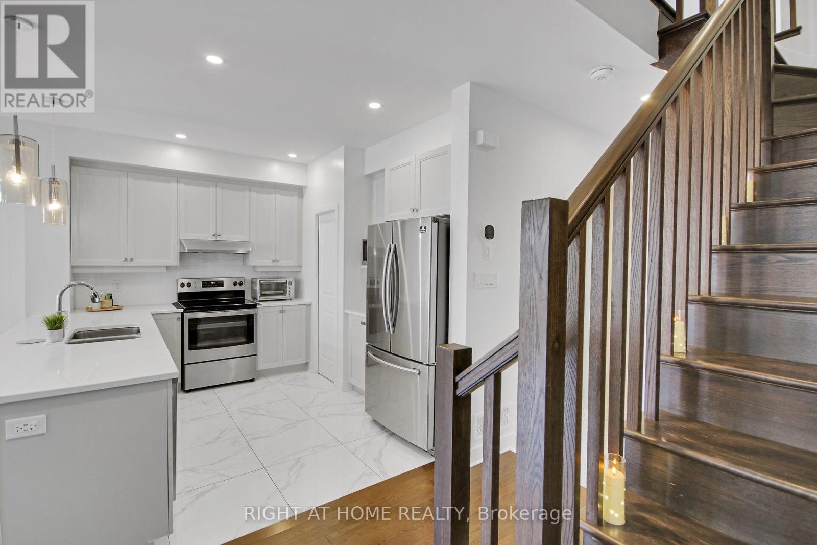 741 Twist Way, Ottawa, ON - Indoor Photo Showing Kitchen With Stainless Steel Kitchen With Double Sink