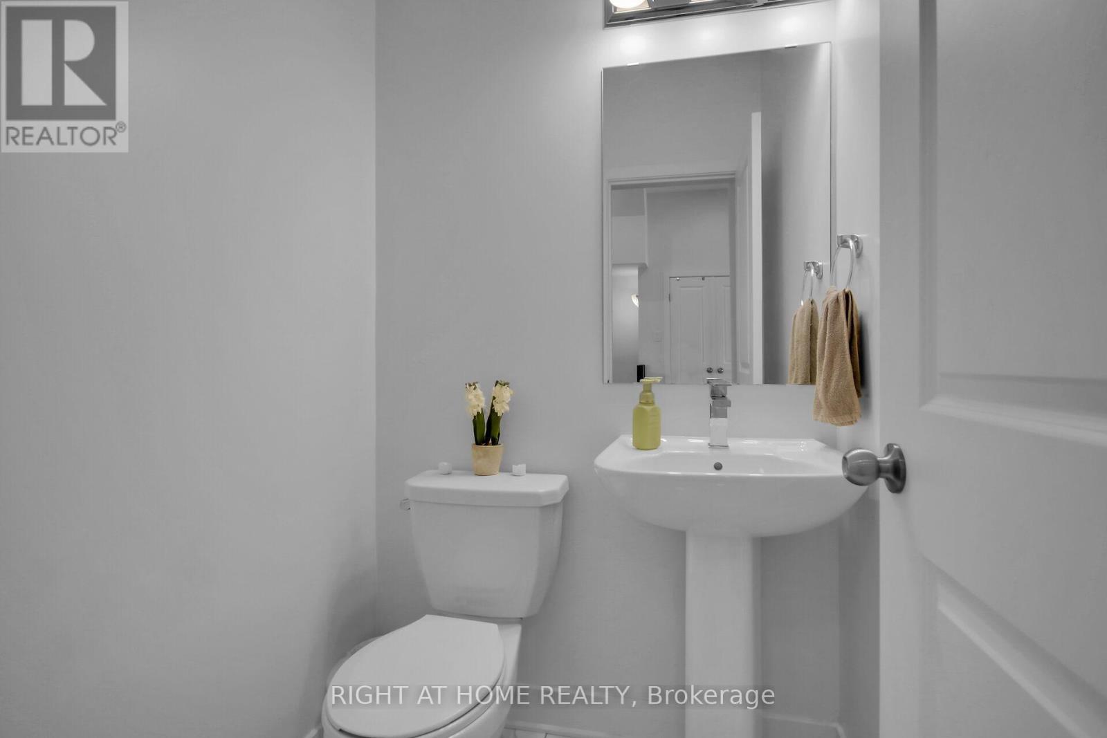 741 Twist Way, Ottawa, ON - Indoor Photo Showing Bathroom