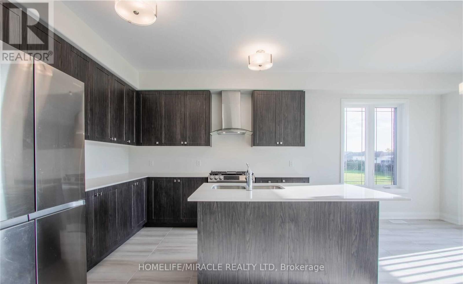 Upper - 530 Askew Court, Oshawa, ON - Indoor Photo Showing Kitchen With Double Sink