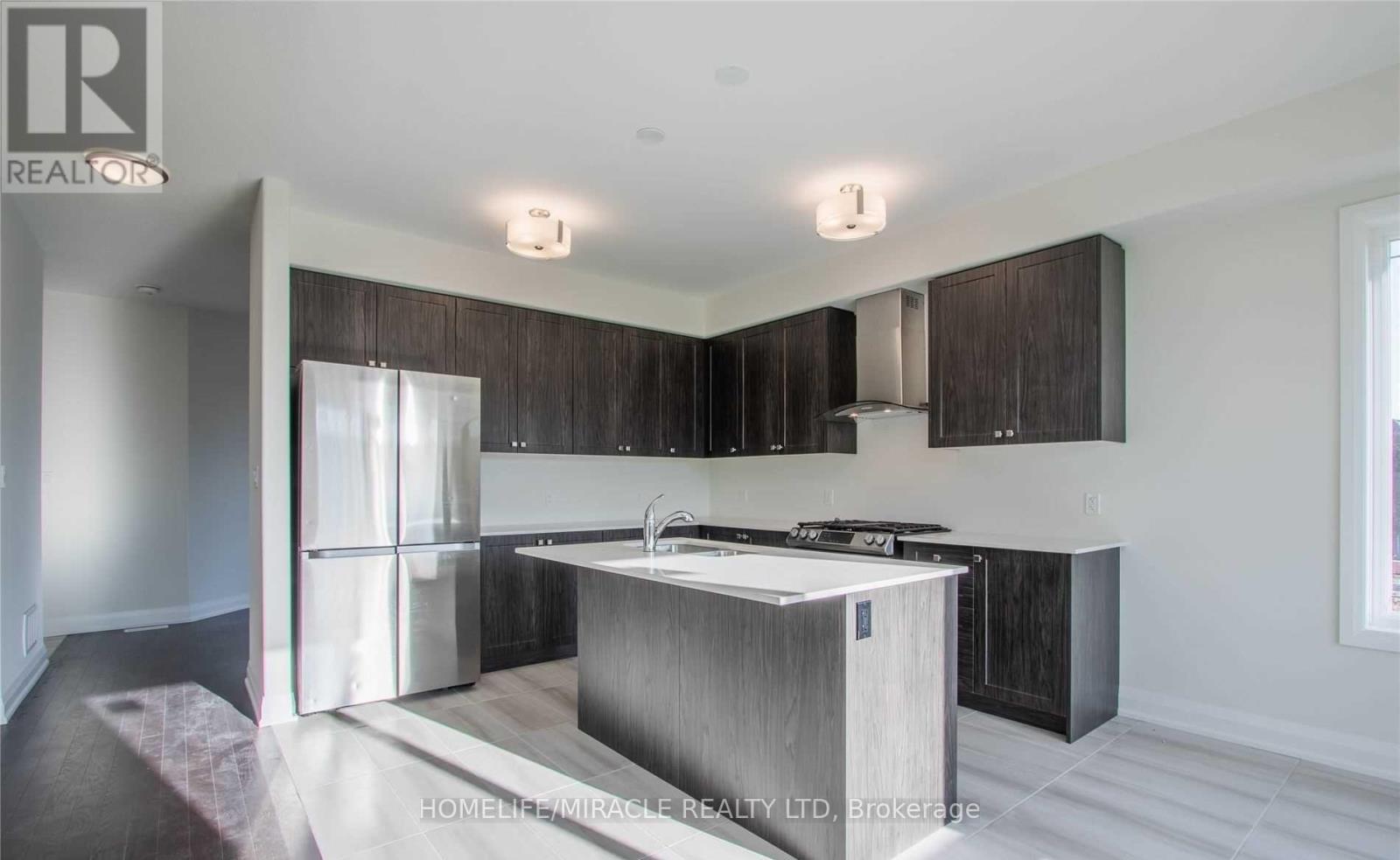 Upper - 530 Askew Court, Oshawa, ON - Indoor Photo Showing Kitchen With Double Sink