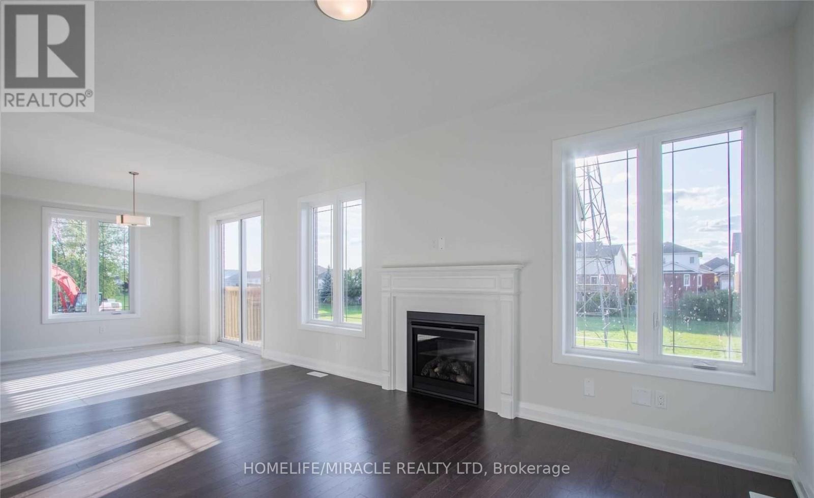 Upper - 530 Askew Court, Oshawa, ON - Indoor Photo Showing Living Room With Fireplace