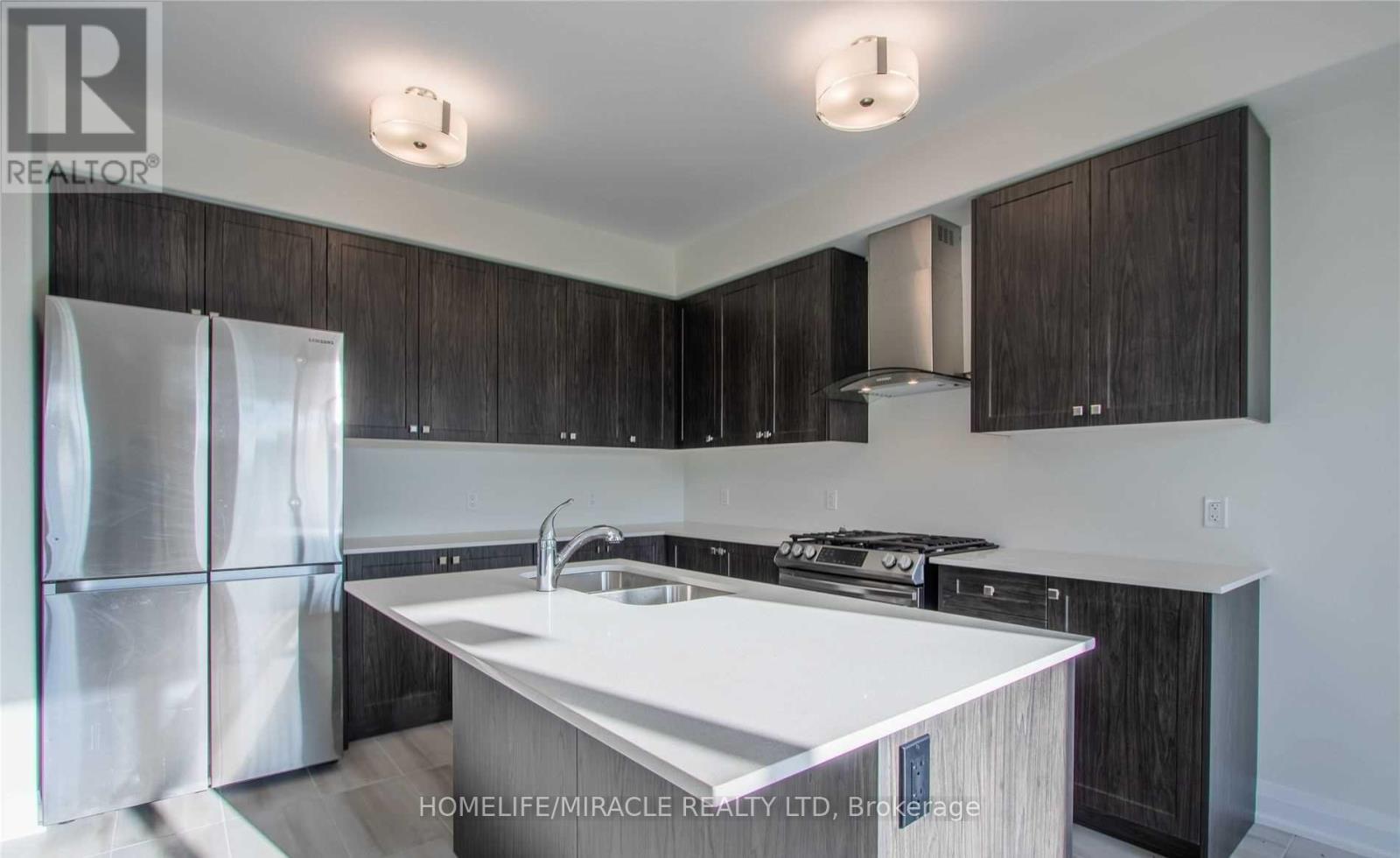 Upper - 530 Askew Court, Oshawa, ON - Indoor Photo Showing Kitchen With Double Sink