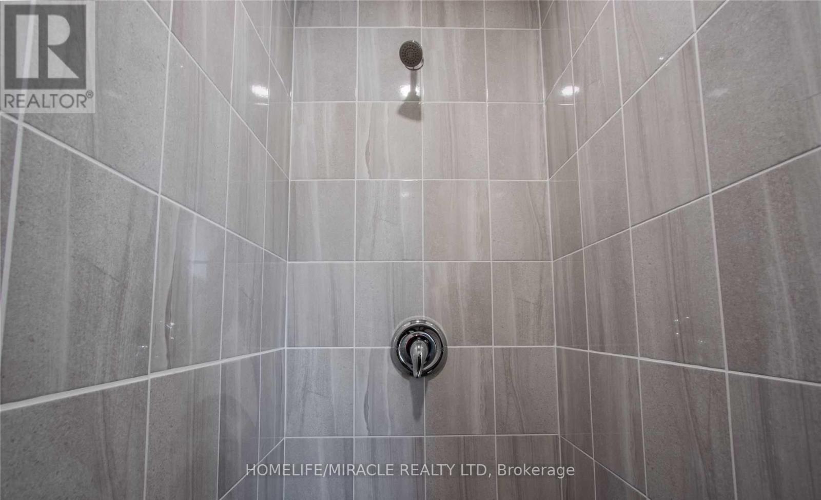 Upper - 530 Askew Court, Oshawa, ON - Indoor Photo Showing Bathroom