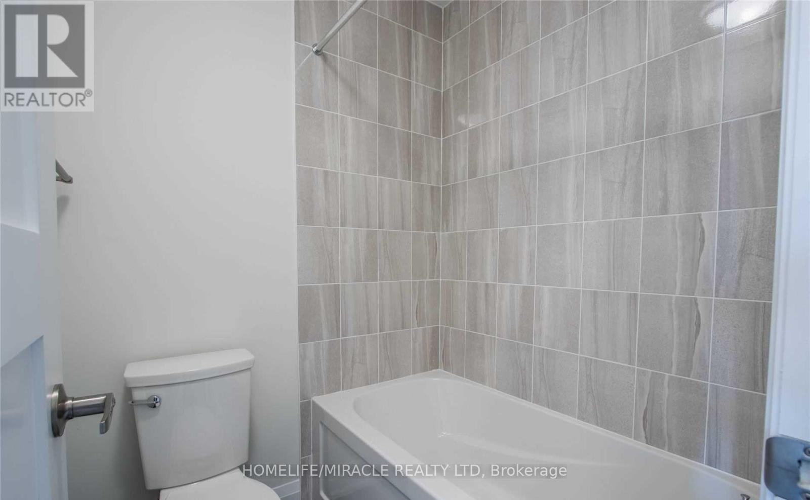 Upper - 530 Askew Court, Oshawa, ON - Indoor Photo Showing Bathroom
