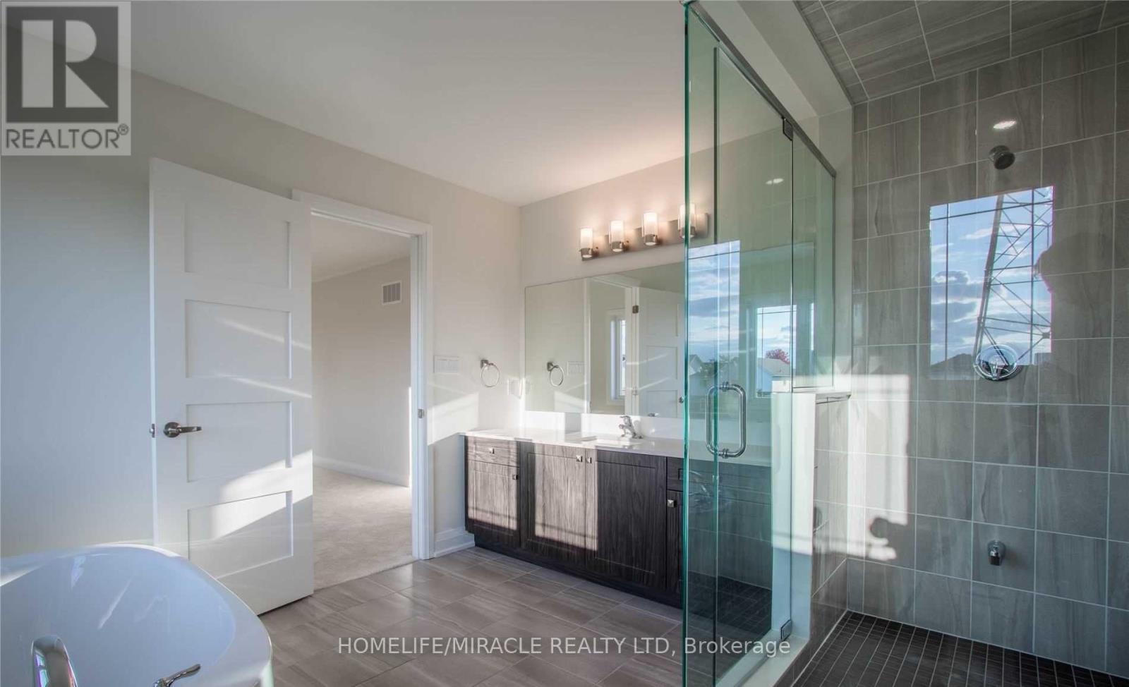 Upper - 530 Askew Court, Oshawa, ON - Indoor Photo Showing Bathroom