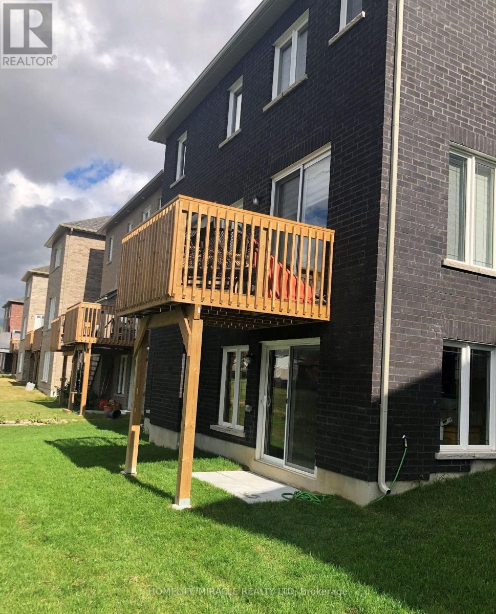 Upper - 530 Askew Court, Oshawa, ON - Outdoor With Exterior