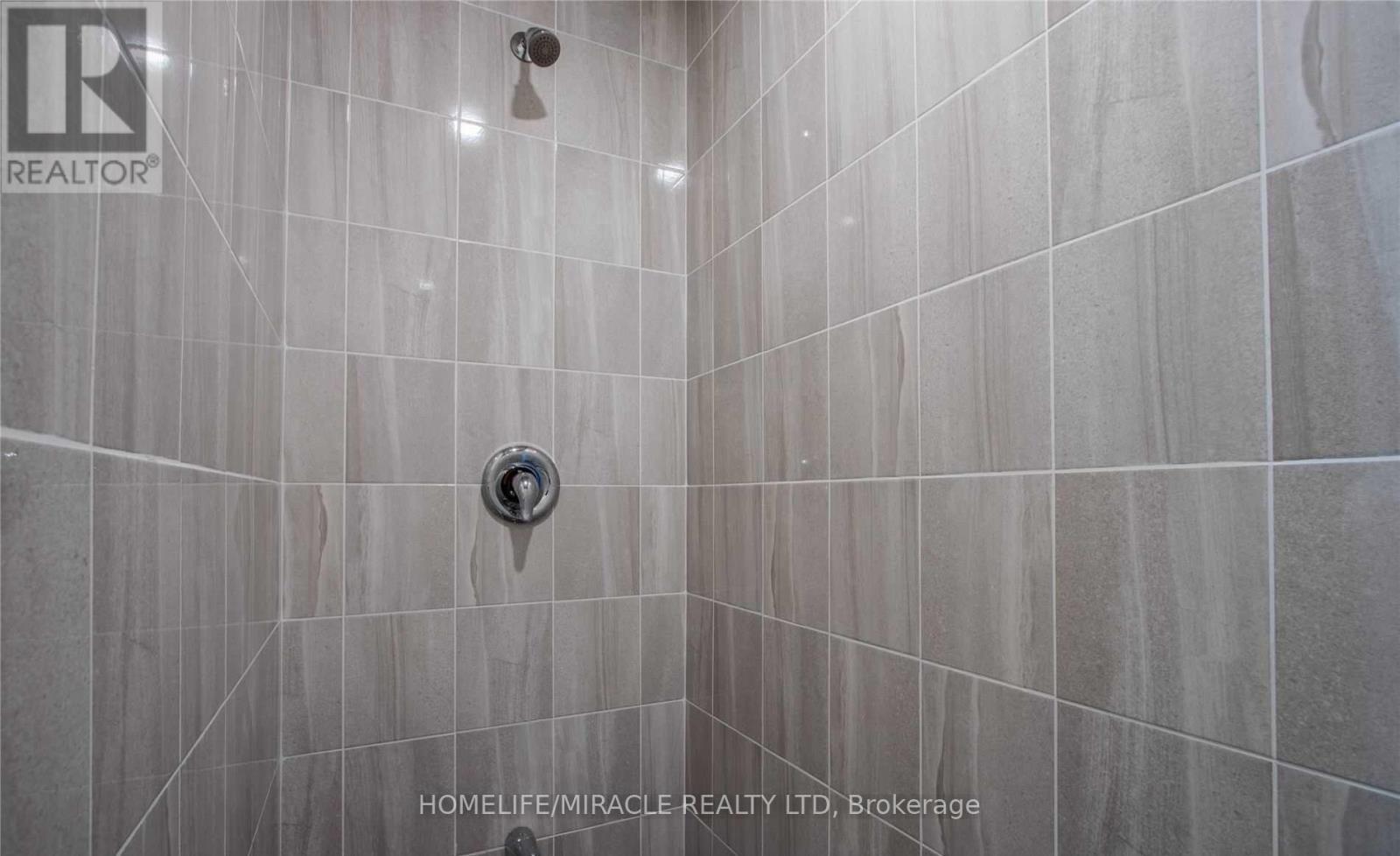 Upper - 530 Askew Court, Oshawa, ON - Indoor Photo Showing Bathroom