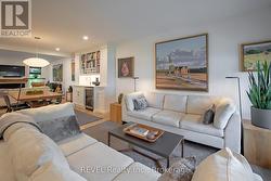 Front sitting area -