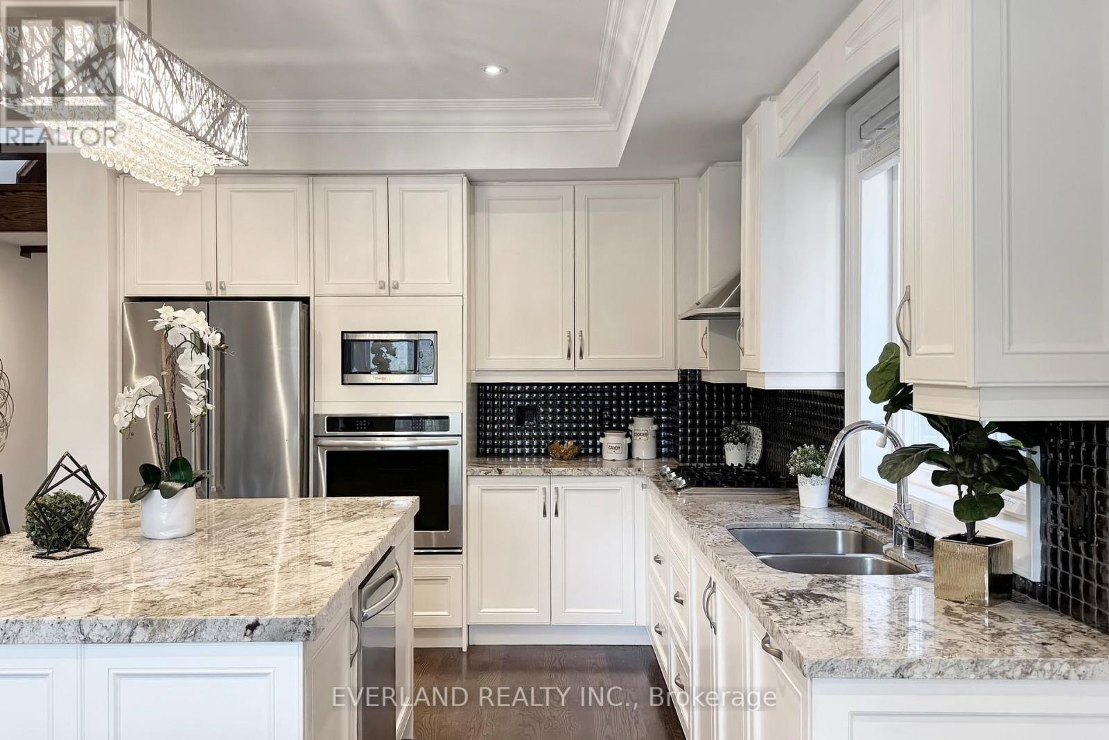 160B Finch Avenue E, Toronto, ON - Indoor Photo Showing Kitchen With Double Sink With Upgraded Kitchen