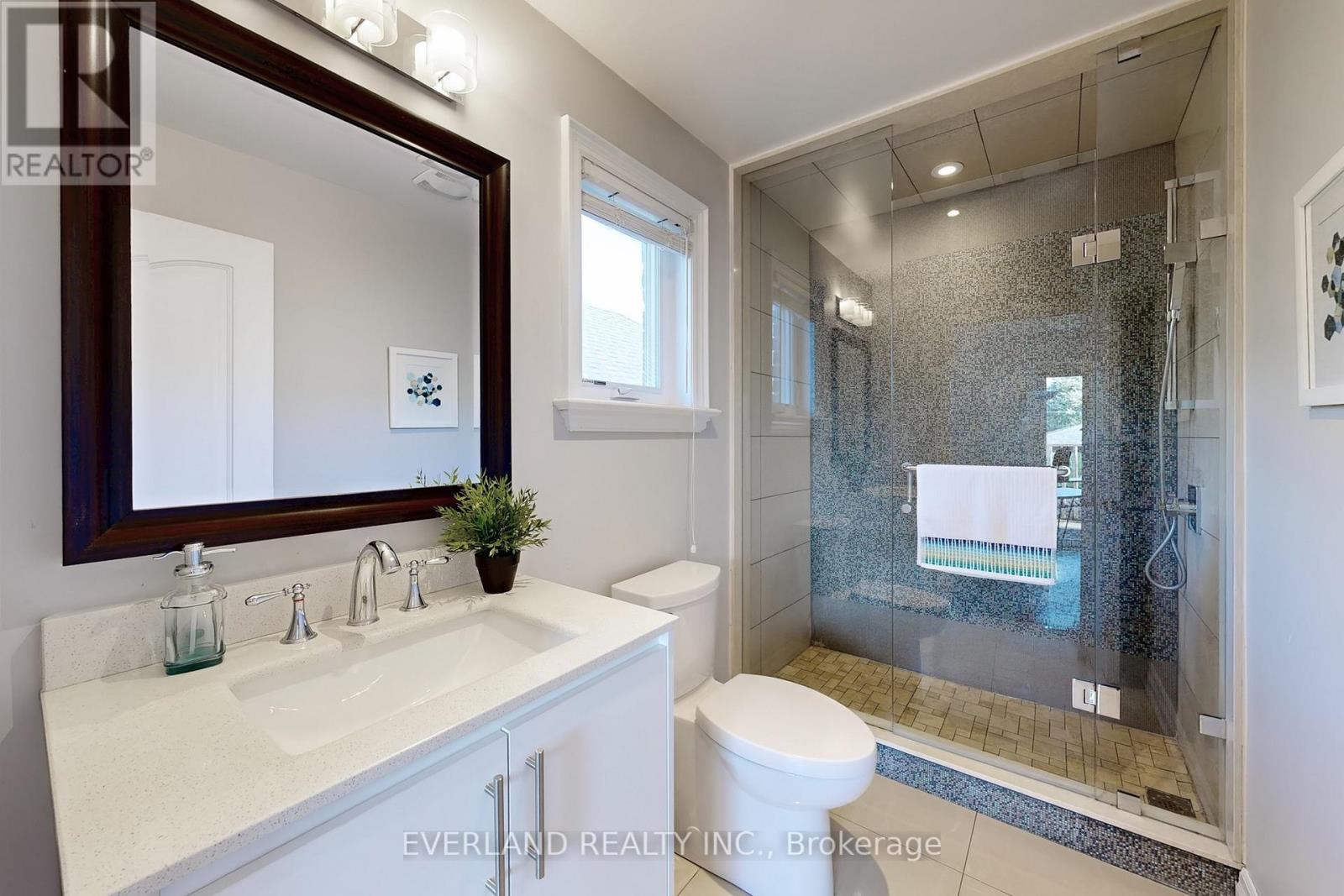 160B Finch Avenue E, Toronto, ON - Indoor Photo Showing Bathroom