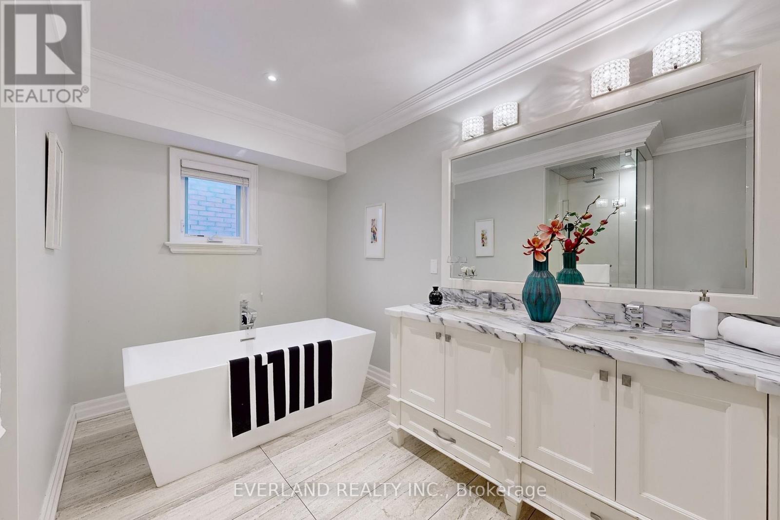160B Finch Avenue E, Toronto, ON - Indoor Photo Showing Bathroom