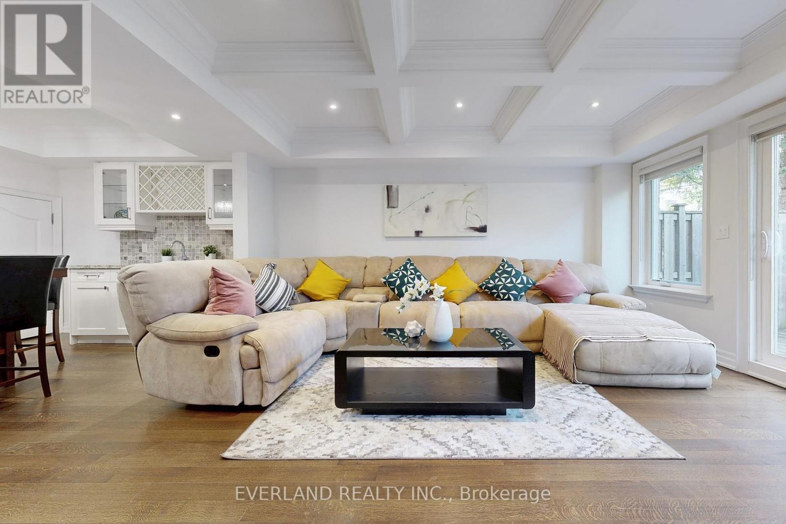 160B Finch Avenue E, Toronto, ON - Indoor Photo Showing Living Room