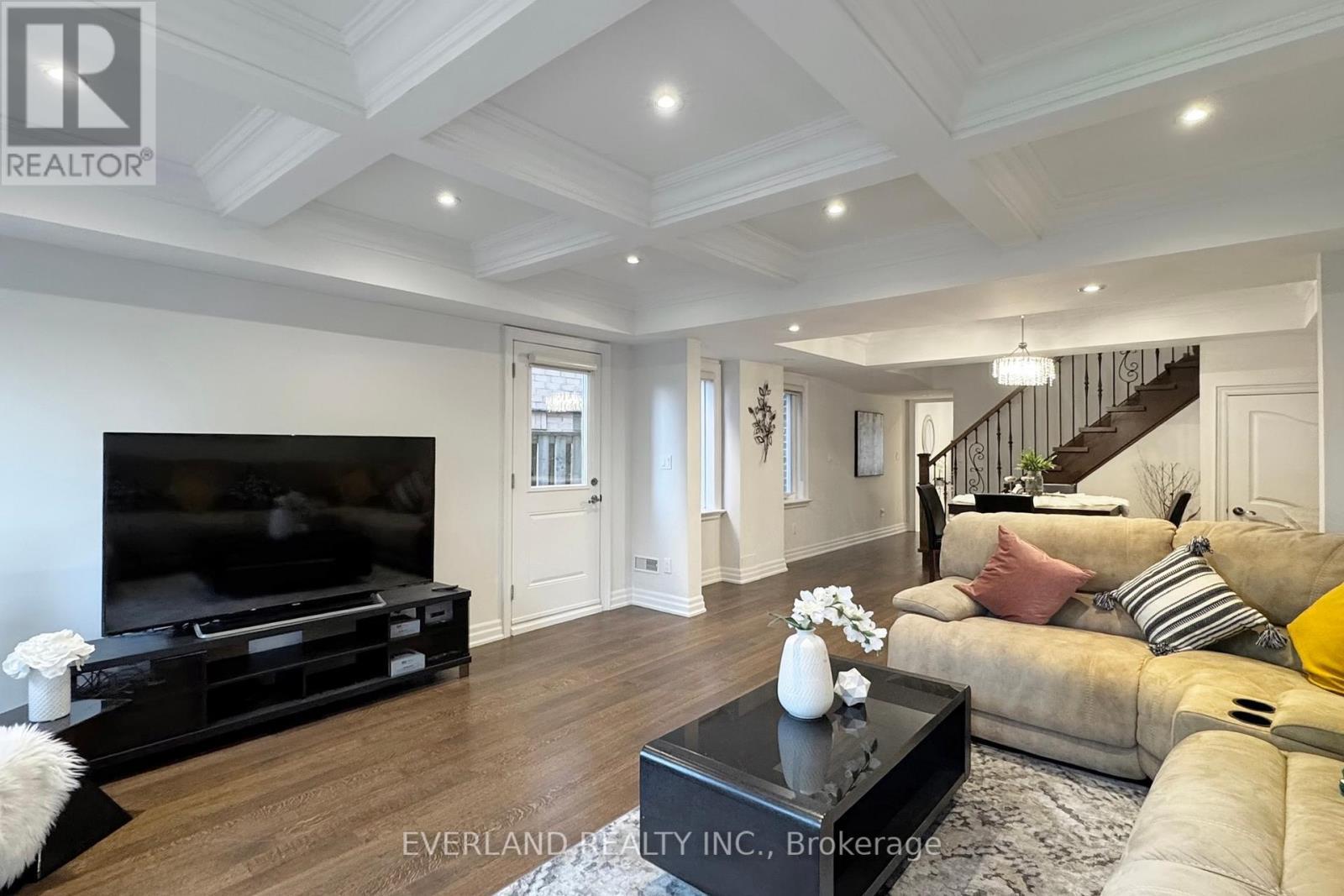 160B Finch Avenue E, Toronto, ON - Indoor Photo Showing Living Room
