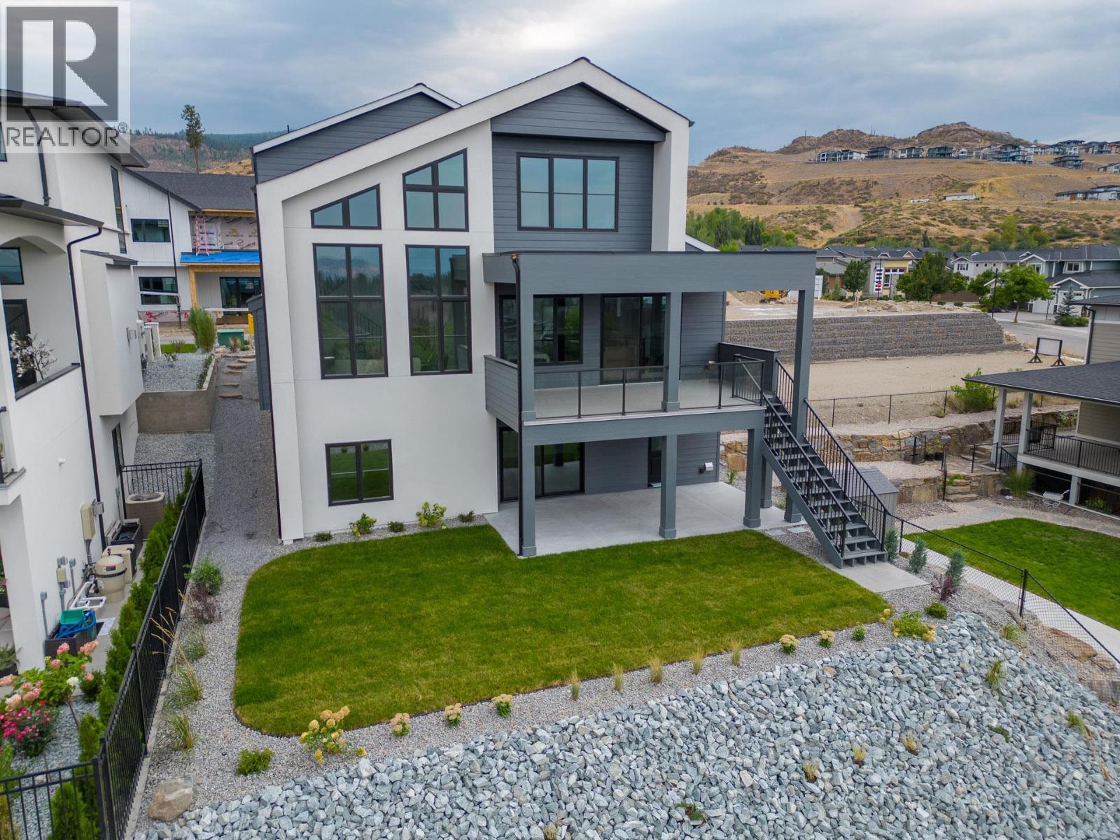 4964 Bucktail lane 3 levels with yard and great views. - 4964 Bucktail Lane, Kelowna, BC - Outdoor