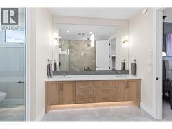 Primary bedroom ensuite -