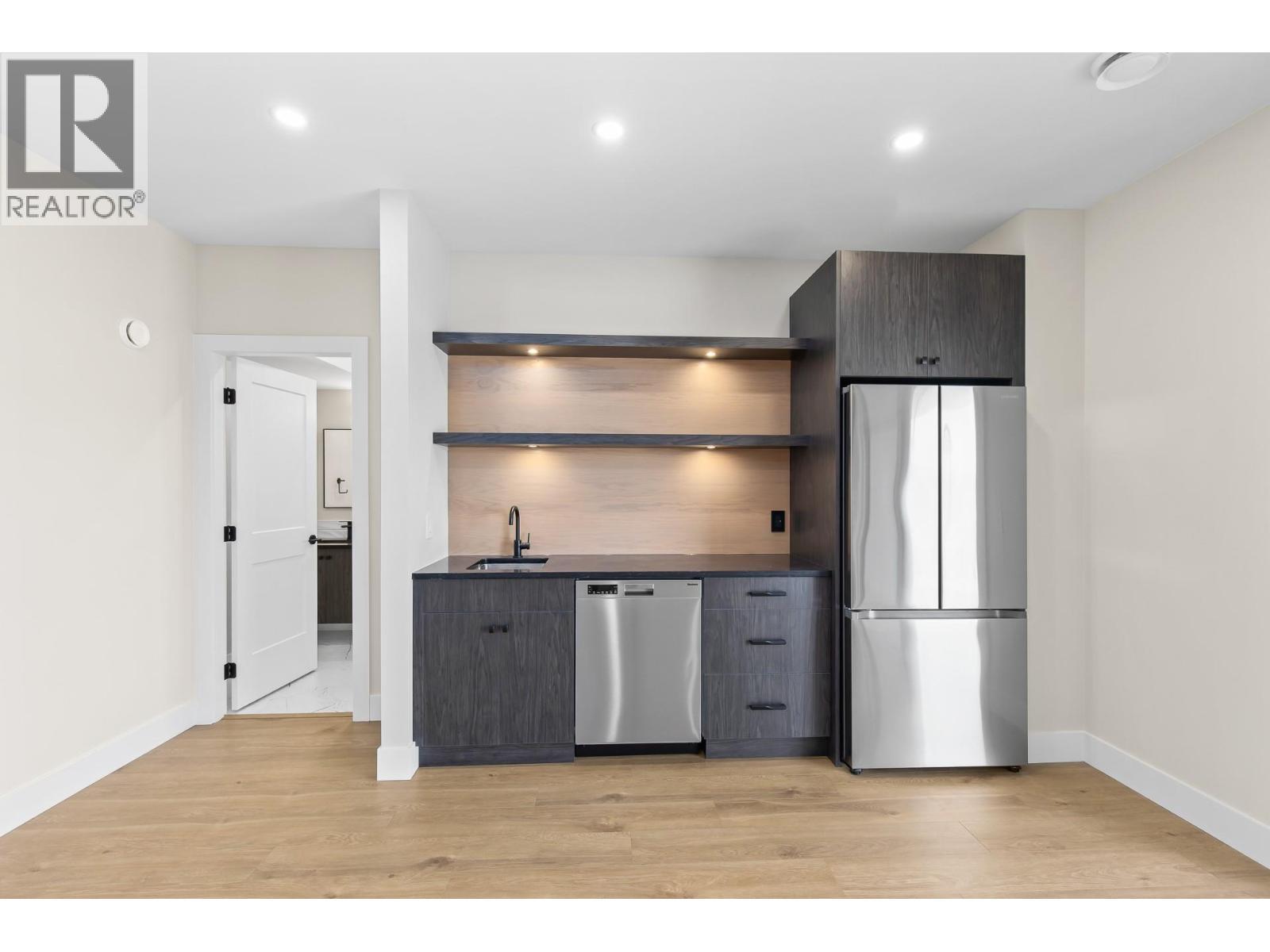 Wet bar in lower level rec room. - 4964 Bucktail Lane, Kelowna, BC - Indoor Photo Showing Kitchen