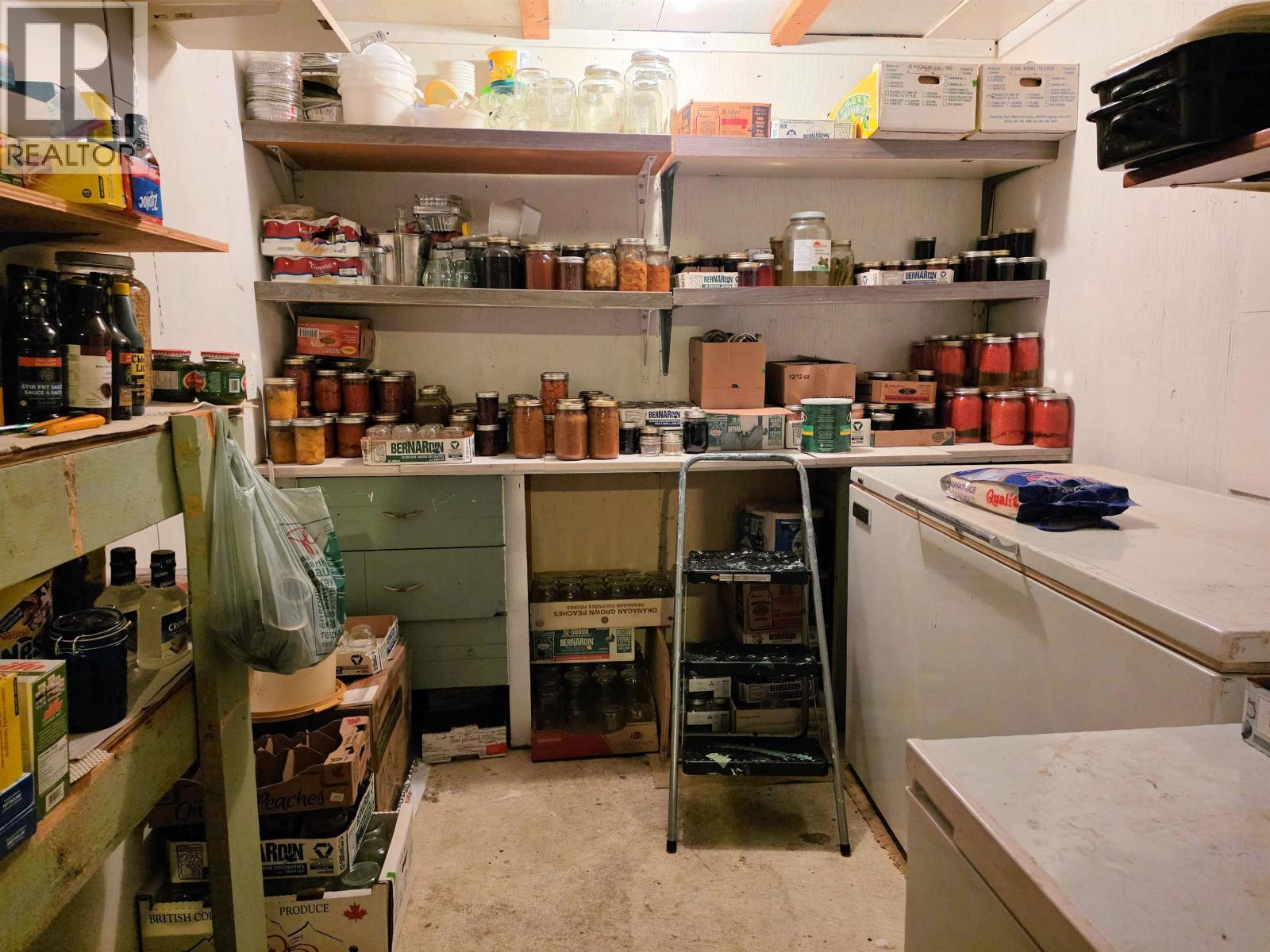 15 Harmon Crescent, Granisle, BC - Indoor With Storage