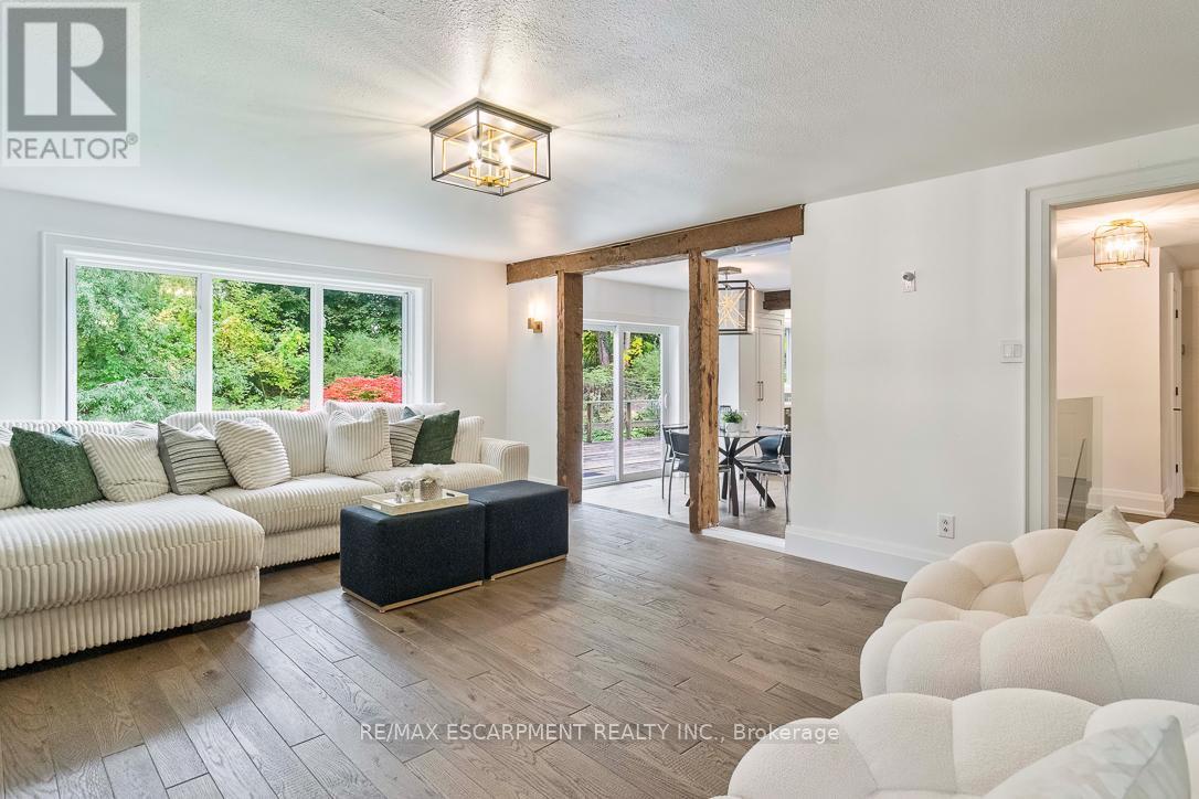 1294 Gatehouse Drive, Mississauga, ON - Indoor Photo Showing Living Room