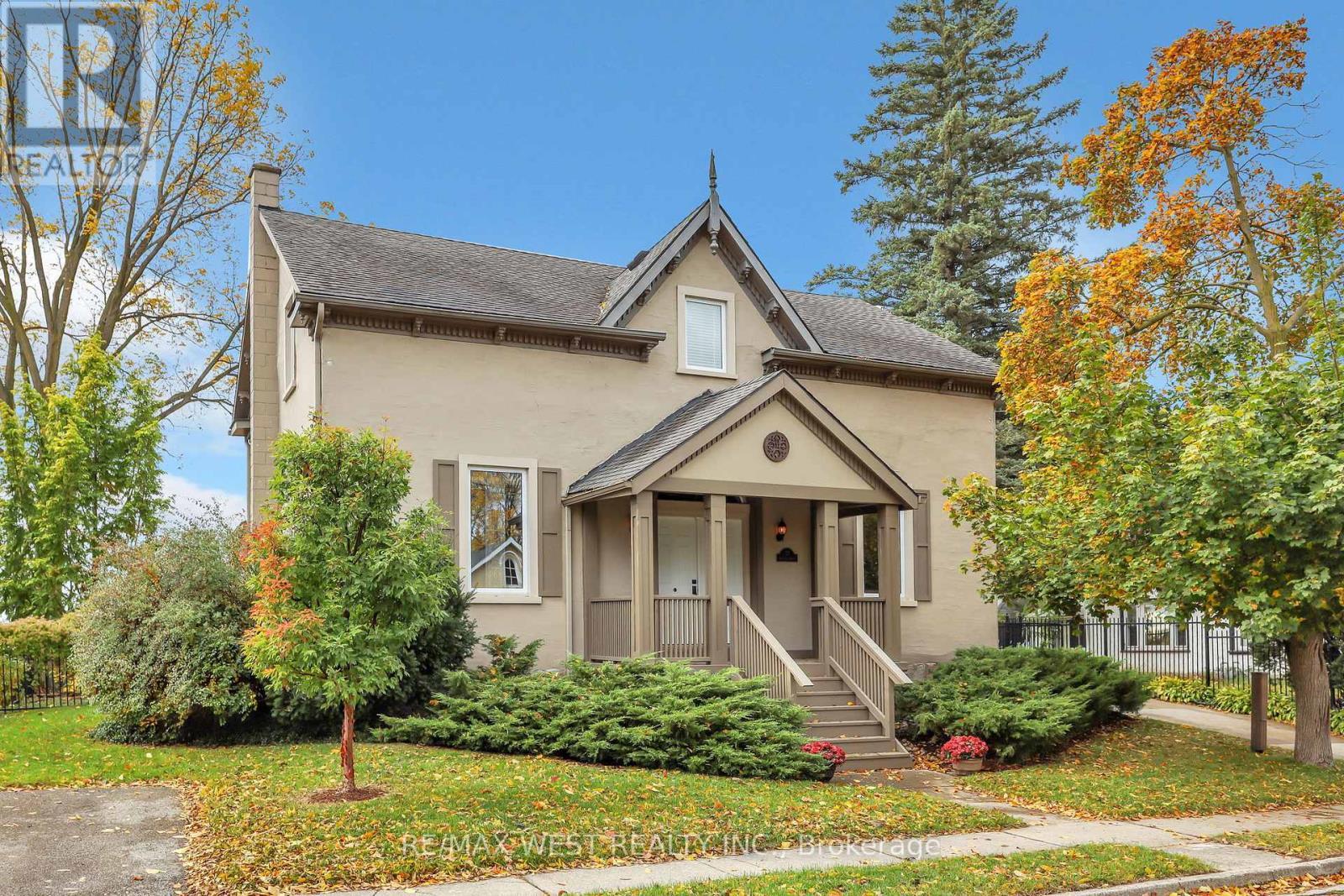 72 Banfield Street S, Brant, ON - Outdoor With Facade