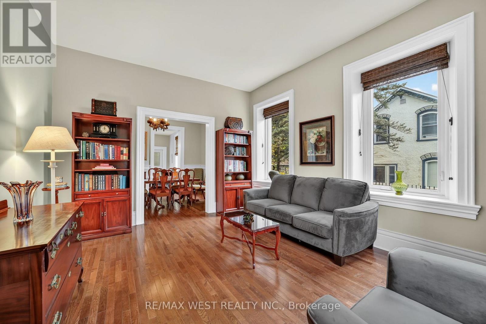 72 Banfield Street S, Brant, ON - Indoor Photo Showing Living Room