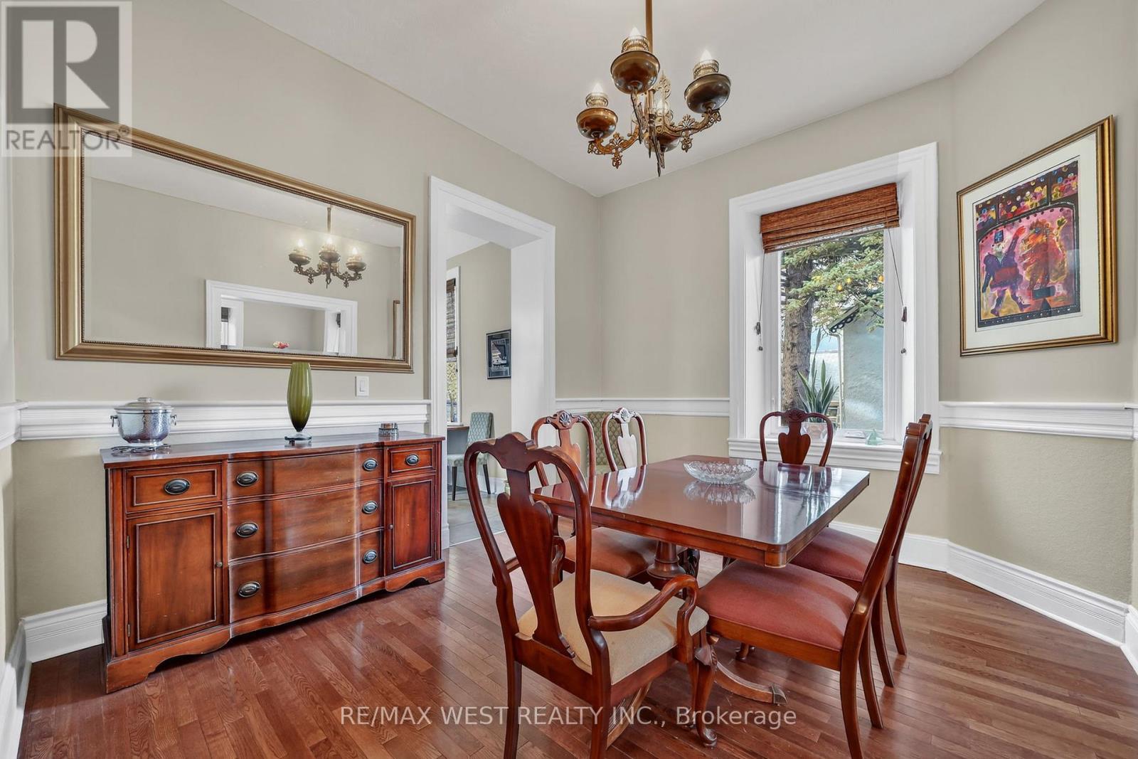 72 Banfield Street S, Brant, ON - Indoor Photo Showing Dining Room