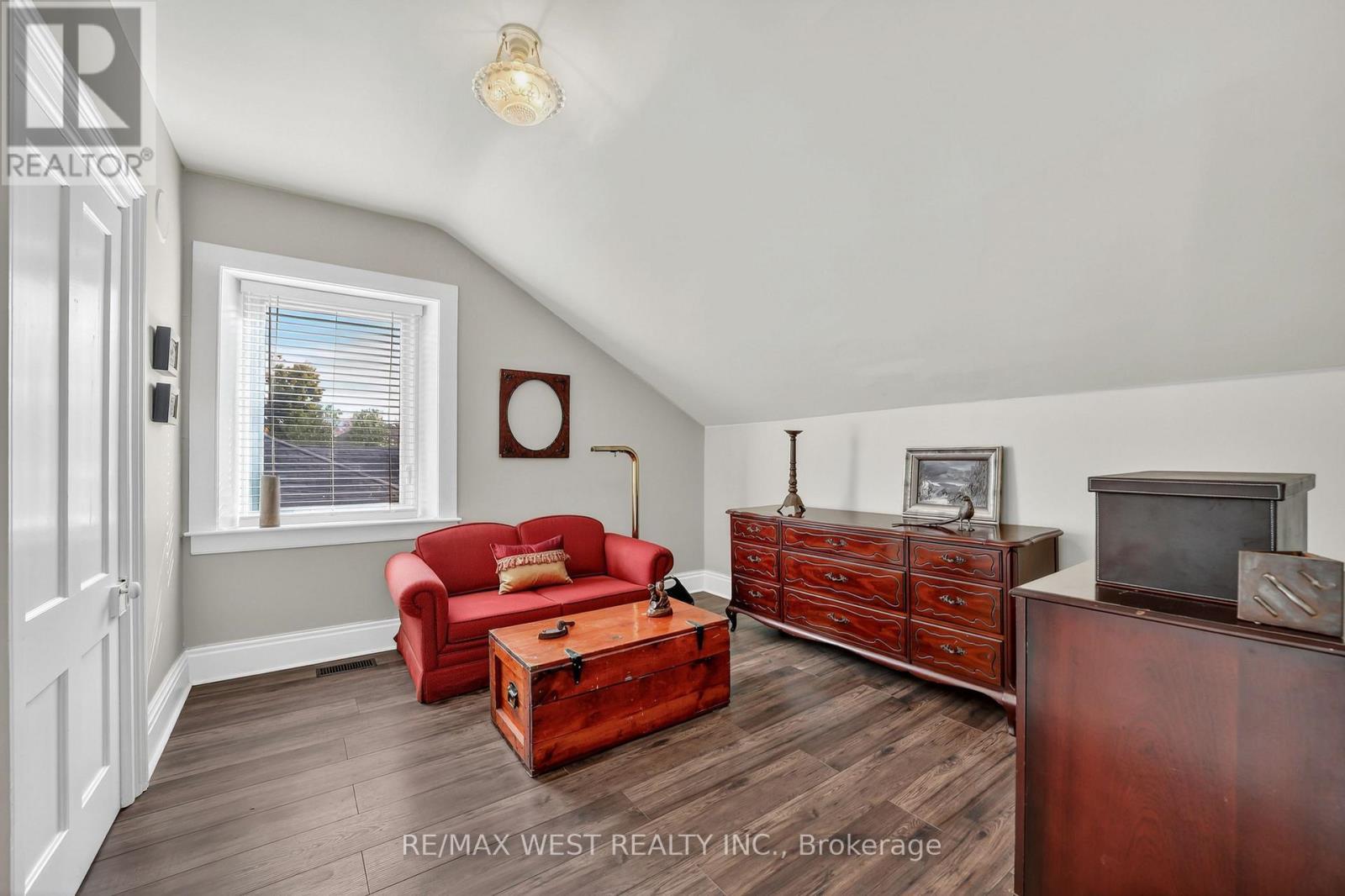 72 Banfield Street S, Brant, ON - Indoor