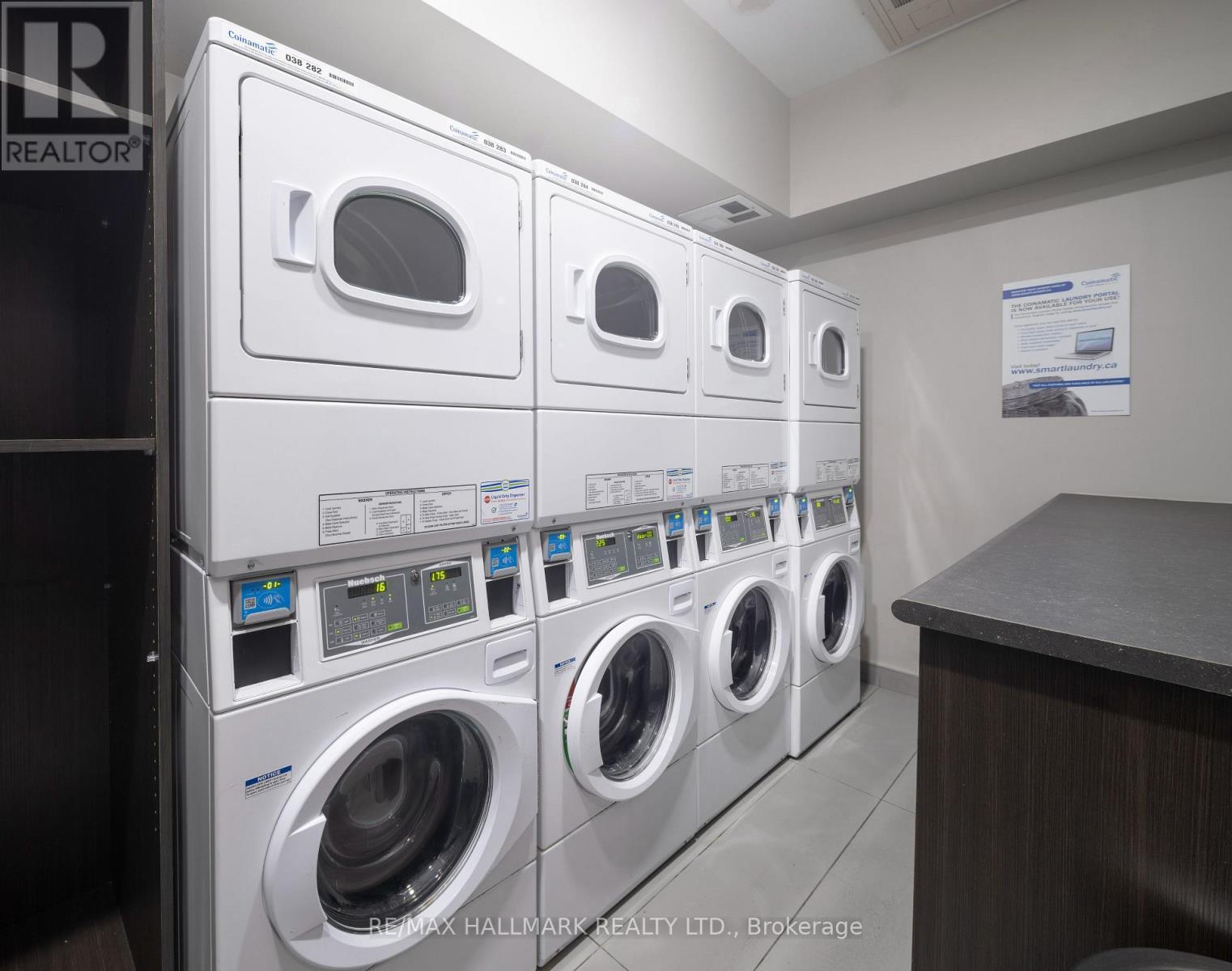 505 - 132 Berkeley Street, Toronto, ON - Indoor Photo Showing Laundry Room