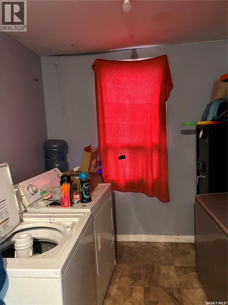 163 Duncan Street W, Yorkton, SK - Indoor Photo Showing Laundry Room