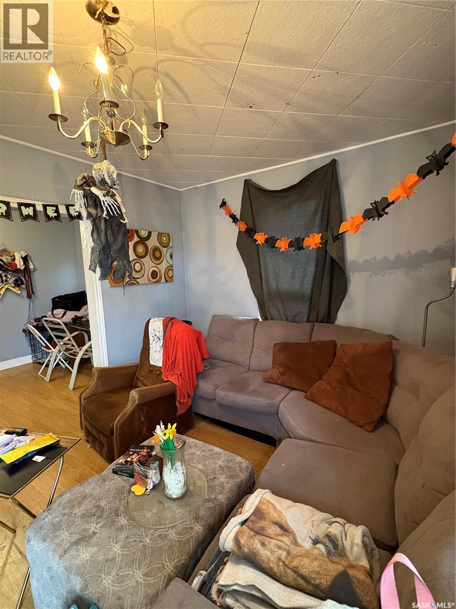163 Duncan Street W, Yorkton, SK - Indoor Photo Showing Living Room