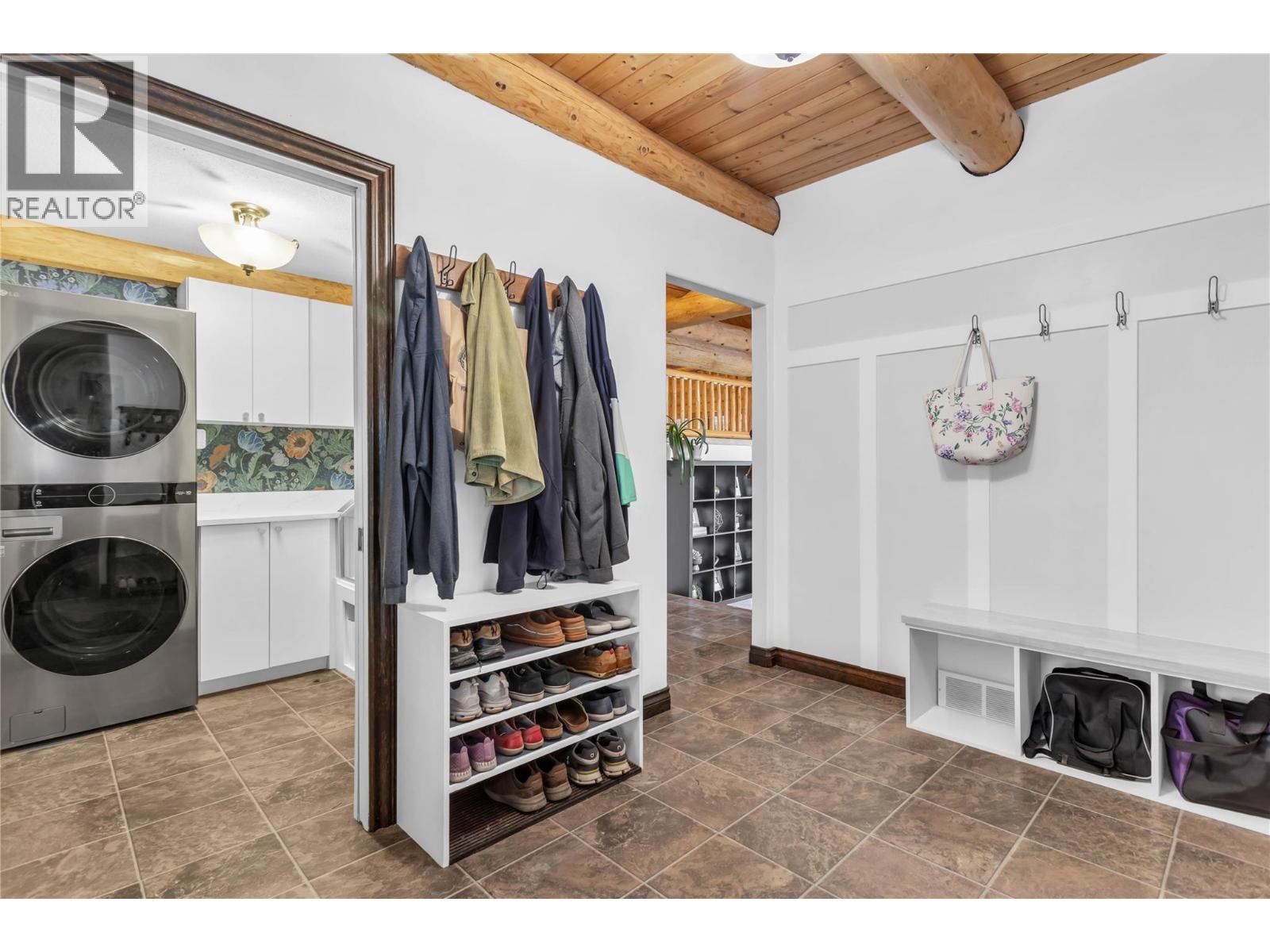 5738 Goudie Road, Kelowna, BC - Indoor Photo Showing Laundry Room