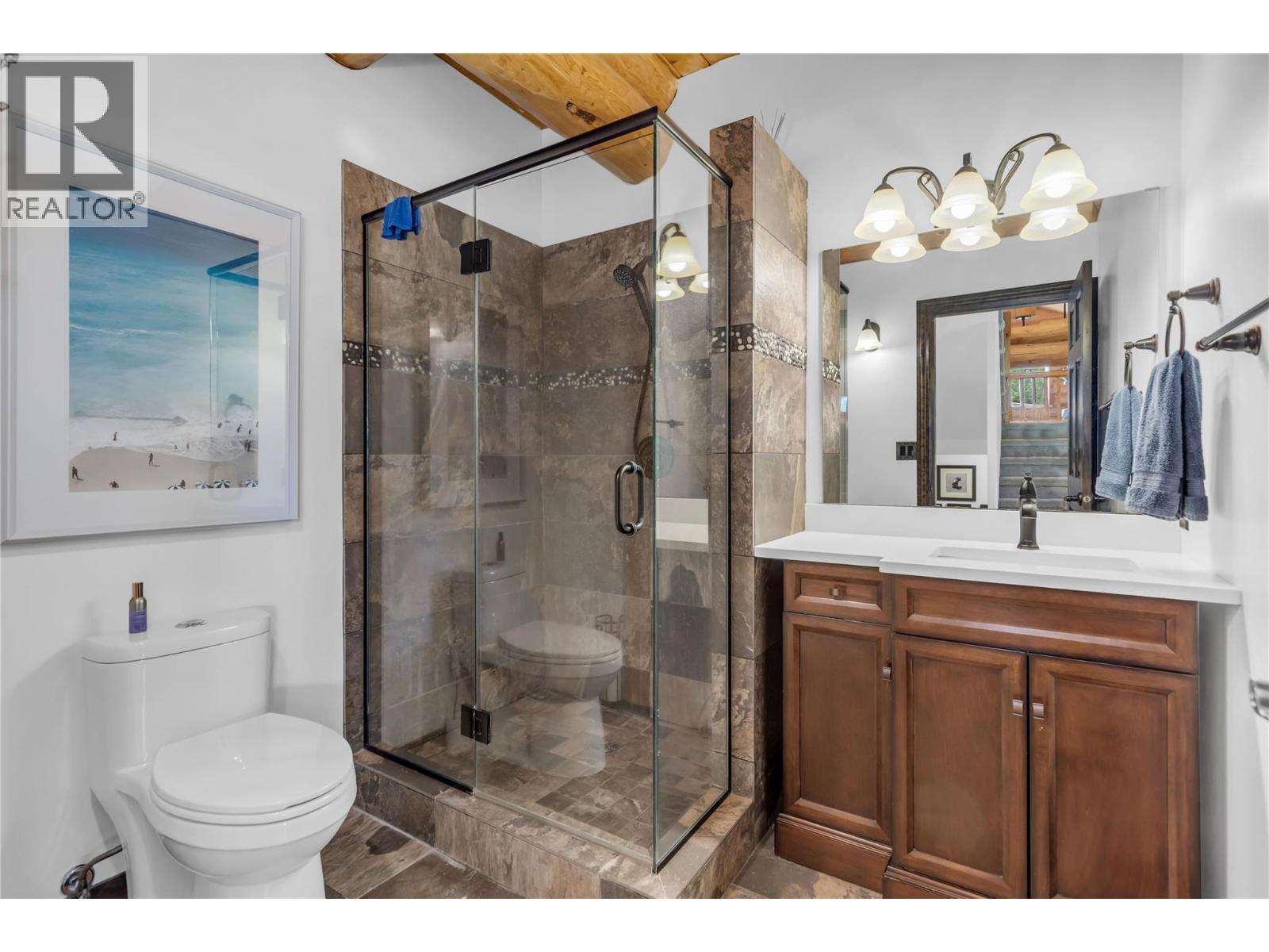 main floor full bath - 5738 Goudie Road, Kelowna, BC - Indoor Photo Showing Bathroom