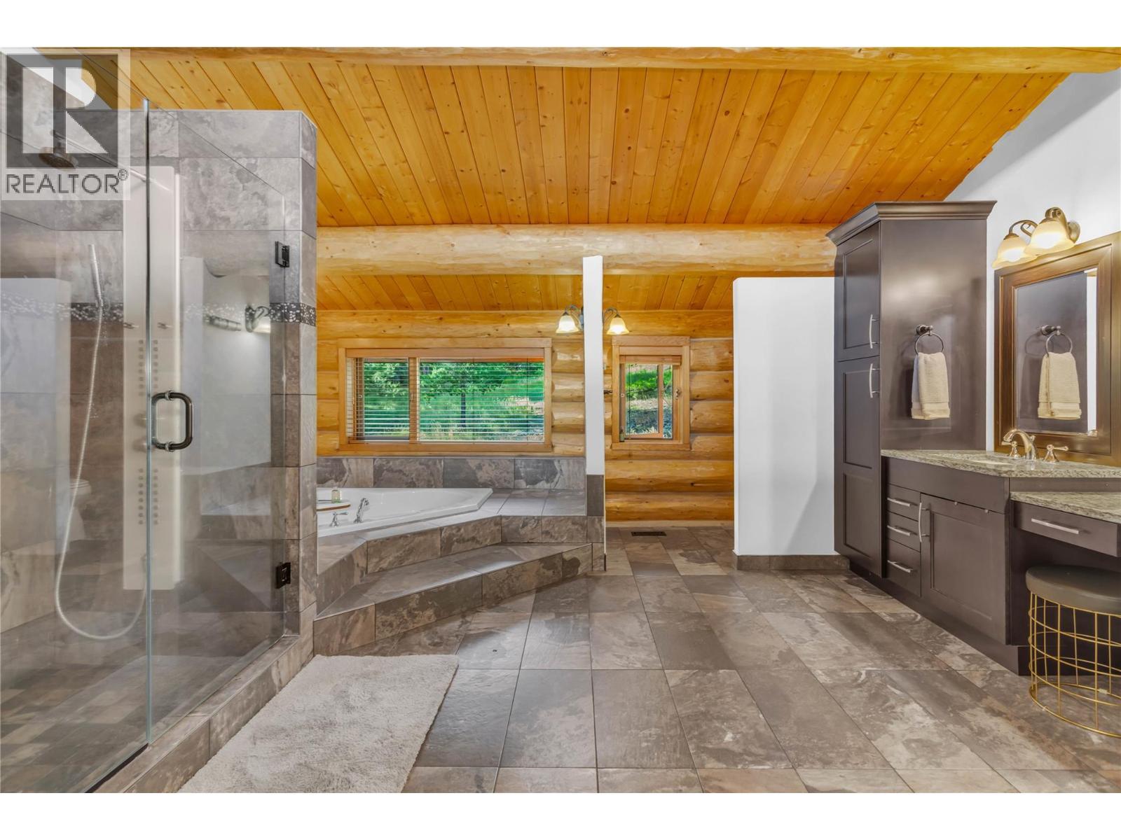 5738 Goudie Road, Kelowna, BC - Indoor Photo Showing Bathroom