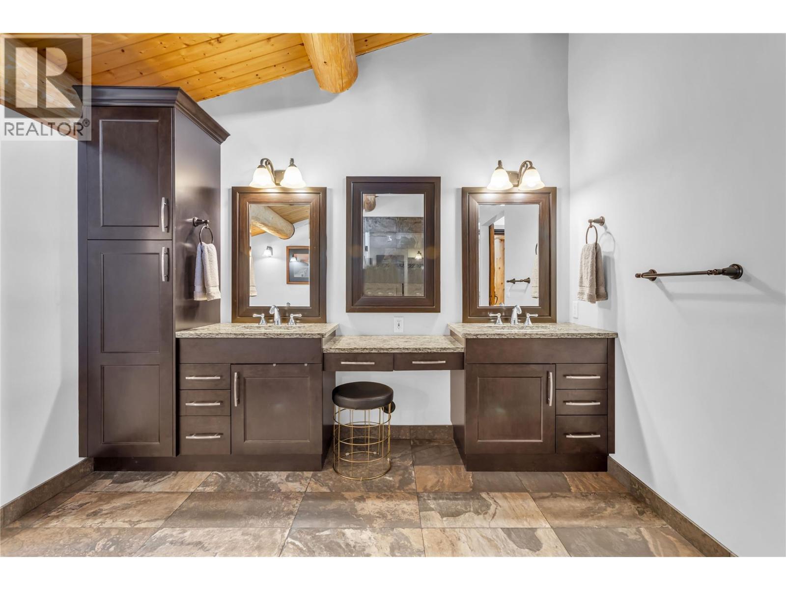 5738 Goudie Road, Kelowna, BC - Indoor Photo Showing Bathroom