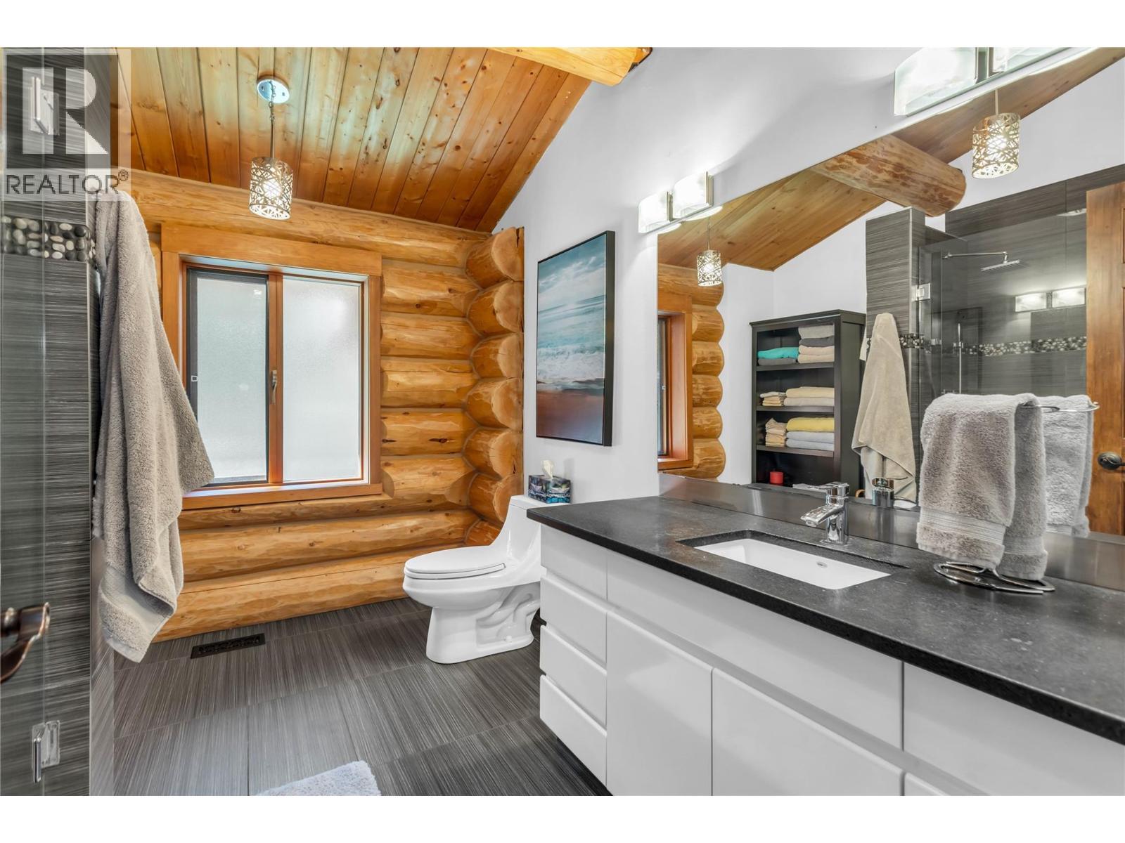 5738 Goudie Road, Kelowna, BC - Indoor Photo Showing Bathroom