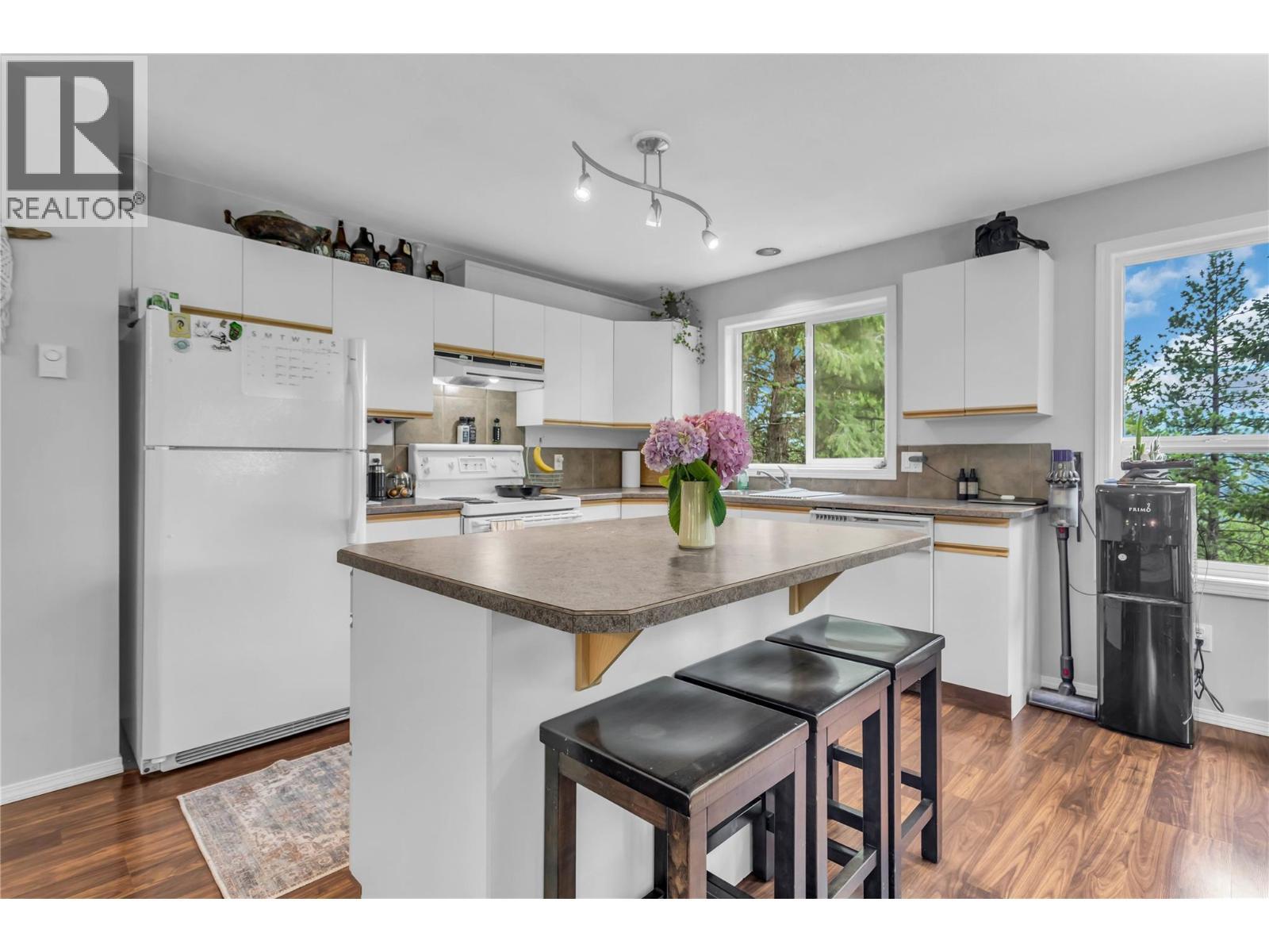 2nd Dwelling - Upstairs Suite - 5738 Goudie Road, Kelowna, BC - Indoor Photo Showing Kitchen