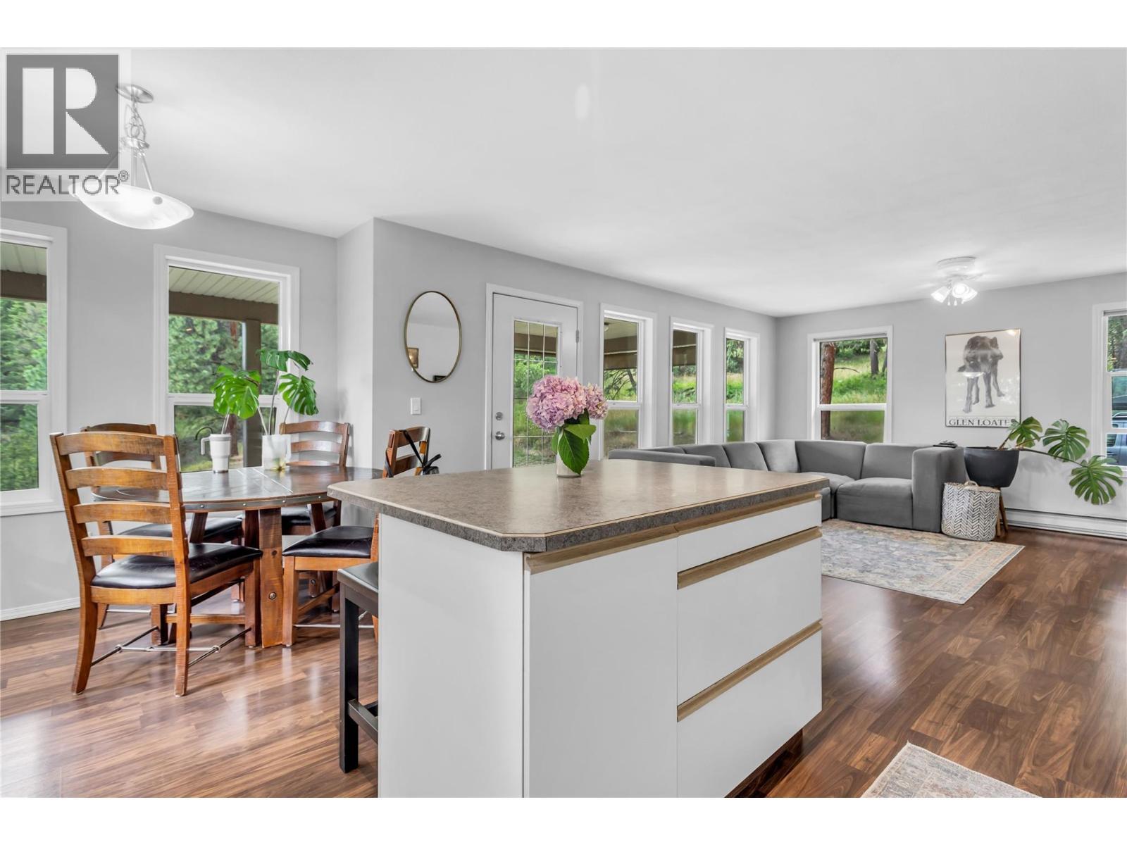 5738 Goudie Road, Kelowna, BC - Indoor