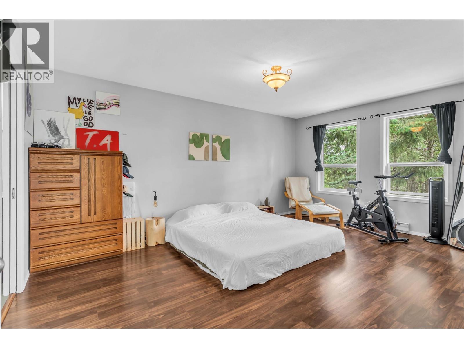 5738 Goudie Road, Kelowna, BC - Indoor Photo Showing Bedroom