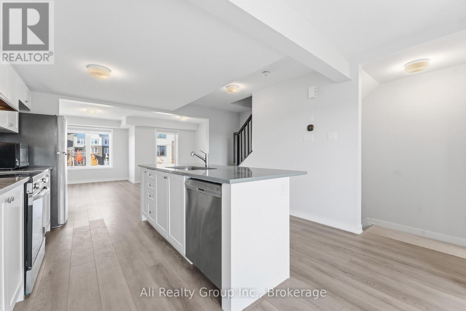 750 Kinstead Private, Ottawa, ON - Indoor Photo Showing Kitchen